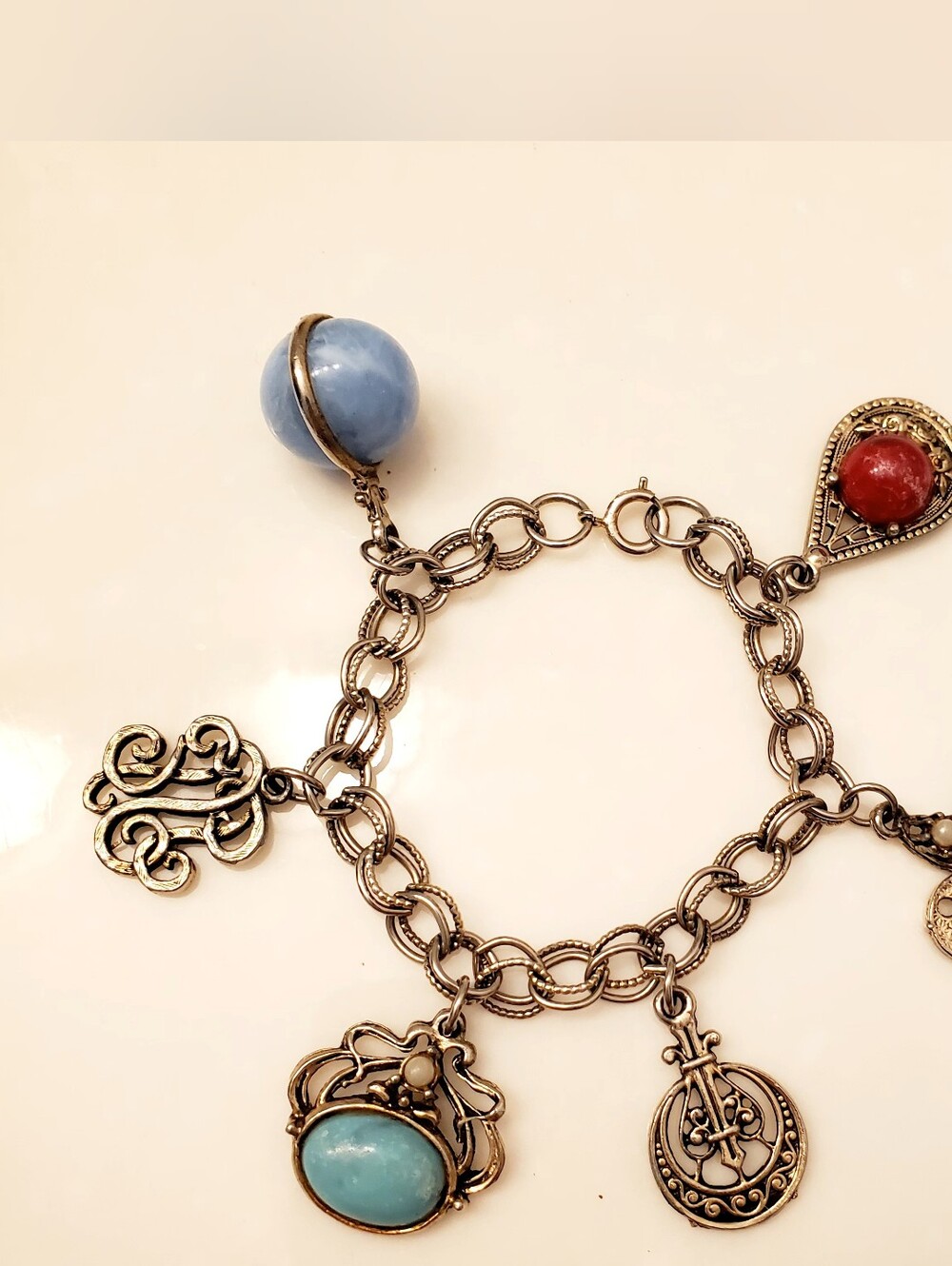 Vintage Etruscan Heraldic Themed Fleur-De-Lis Charm Bracelet, 7.5 Inches